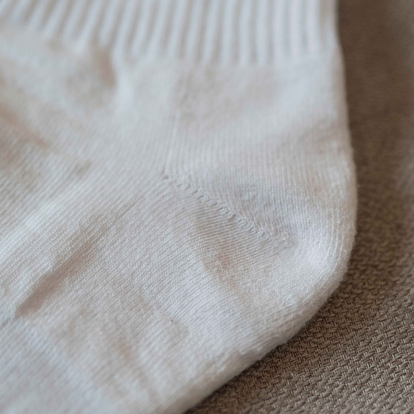 Tennis Socken mit Katze Line Art One Liner minimalistisch
