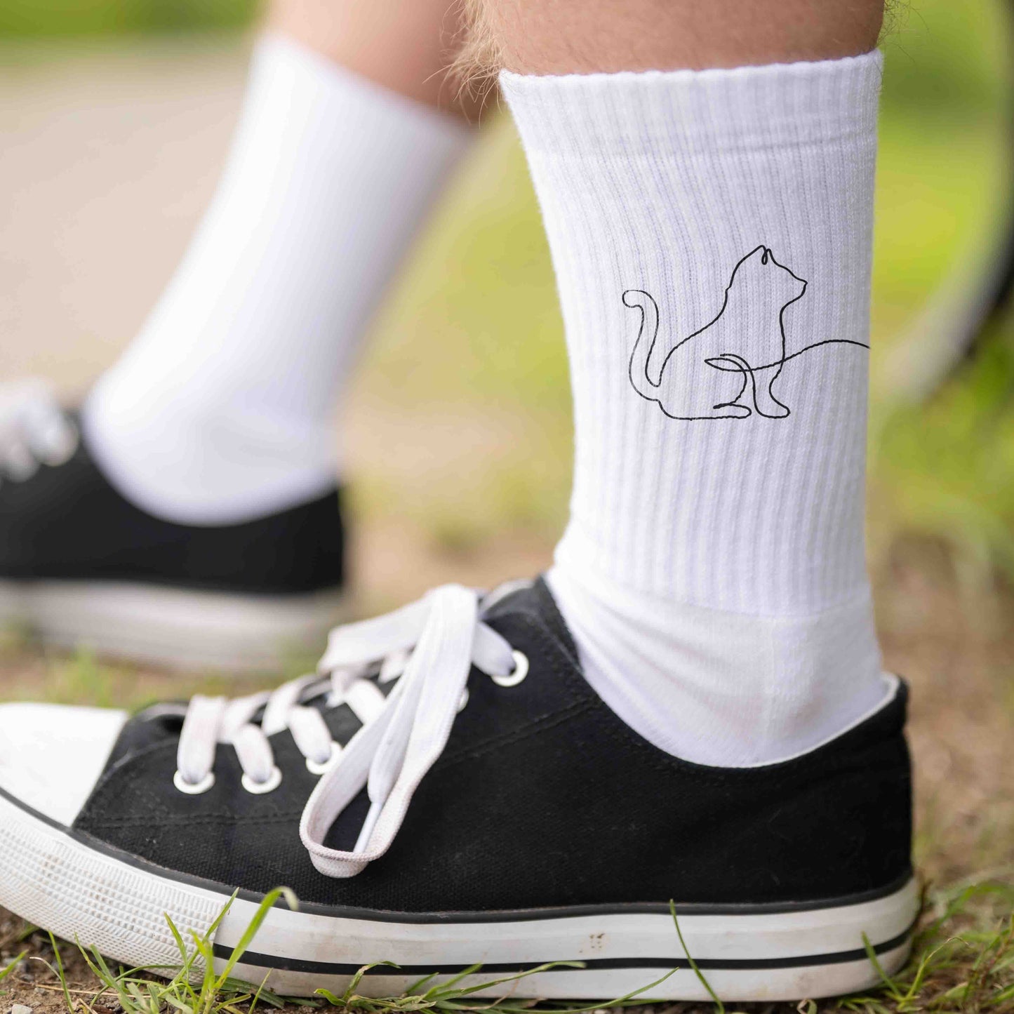 Tennis Socken mit Katze Line Art One Liner minimalistisch