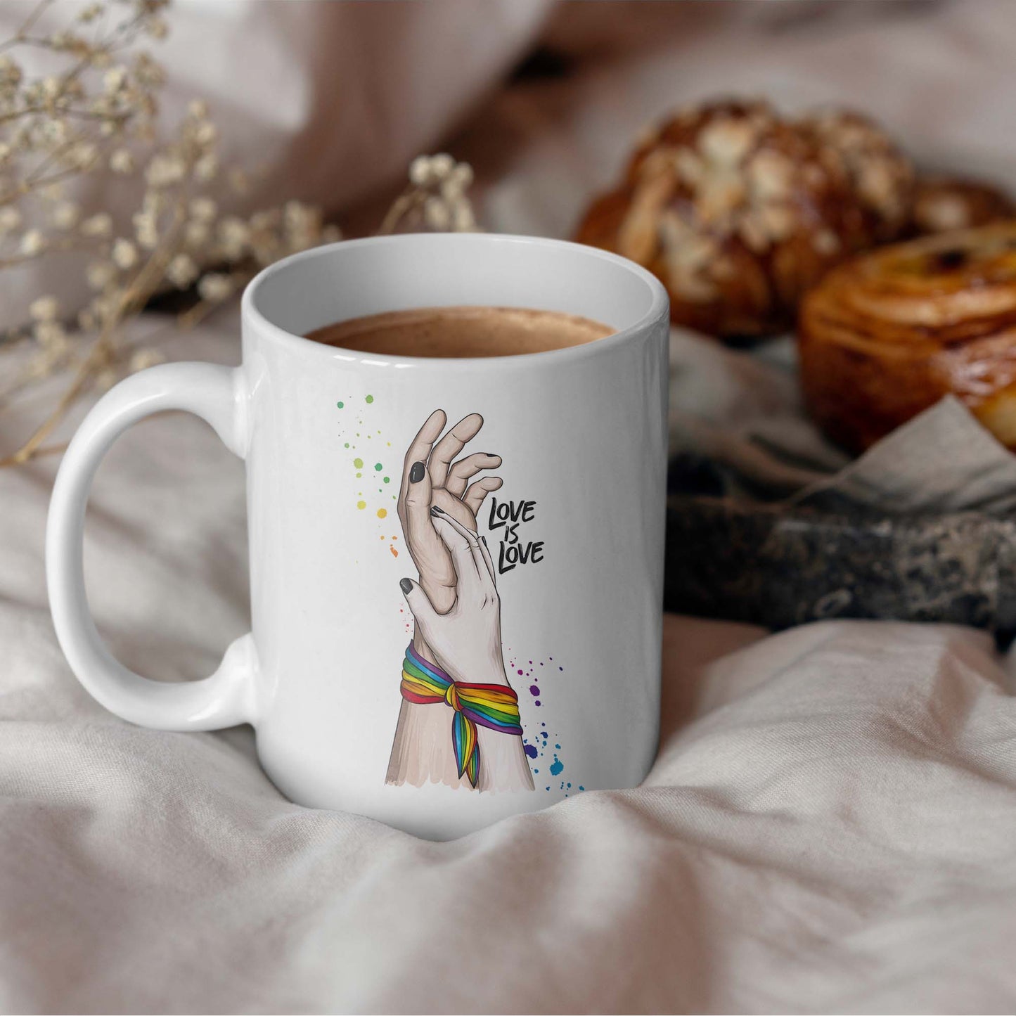 Tasse mit Spruch Love is Love Regenbogen Pride LGBTQ+ Jahrestag Geschenk