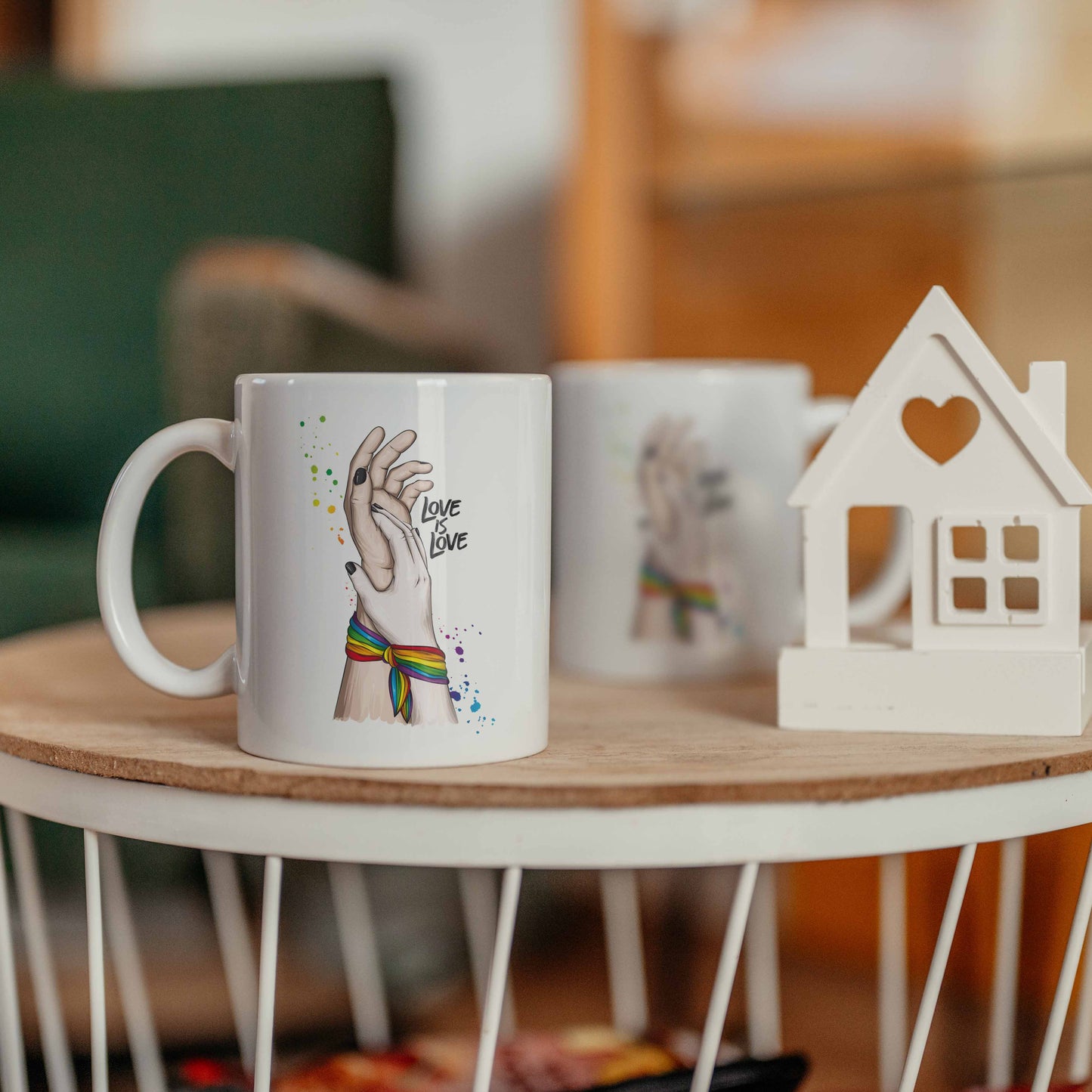 Tasse mit Spruch Love is Love Regenbogen Pride LGBTQ+ Jahrestag Geschenk